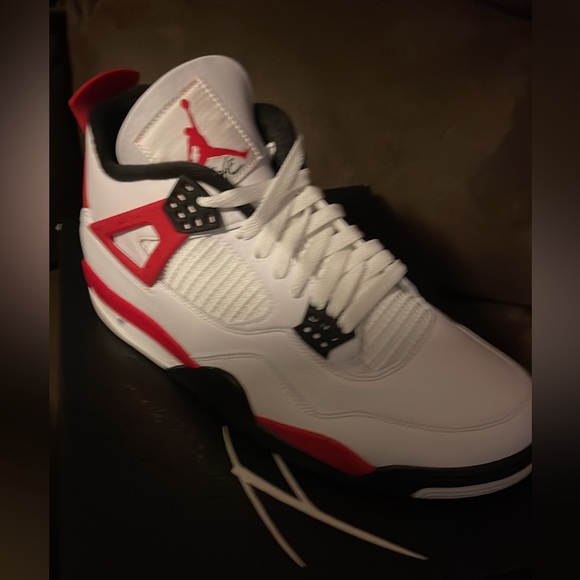 Athletic_Shoes
